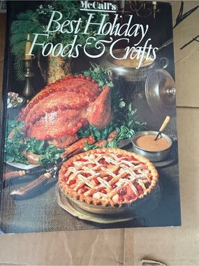 Best Holiday Foods & Crafts Cookbook - Red Accents